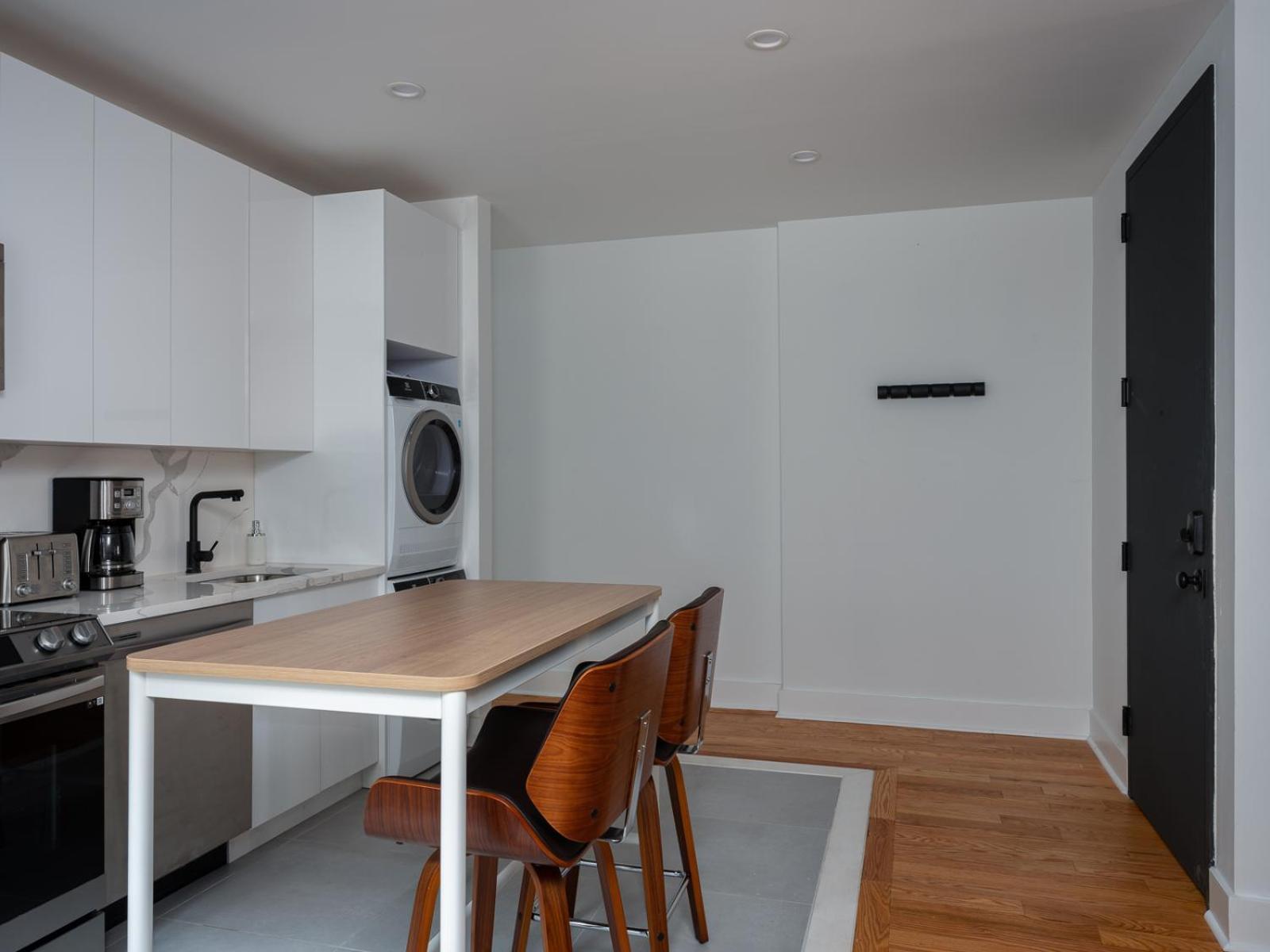 Three Bedroom Brooklynite Suite! New York Dış mekan fotoğraf